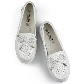 Mocassins femininos perfurados em couro natural, sapatos brancos de couro perfurado 1