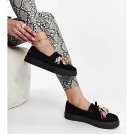 Sapatos pretos com borlas coloridas da Adaldrida 1 Sapatos pretos com borlas coloridas da Adaldrida 1