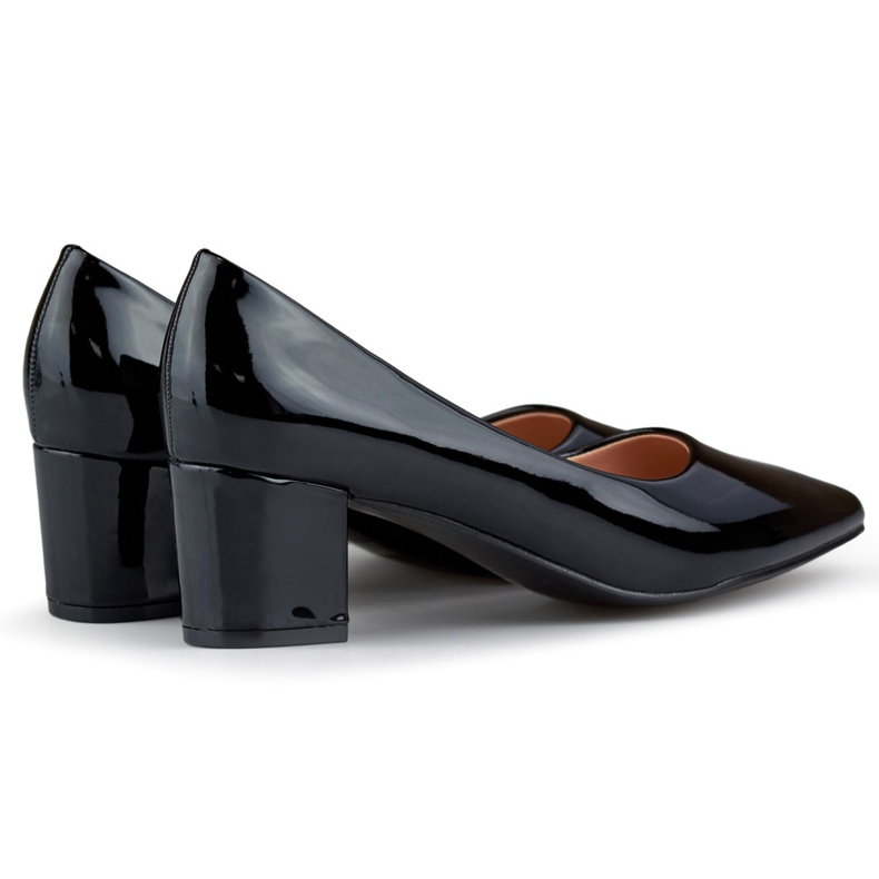 Sapatos de bico fino preto envernizado com salto baixo 1