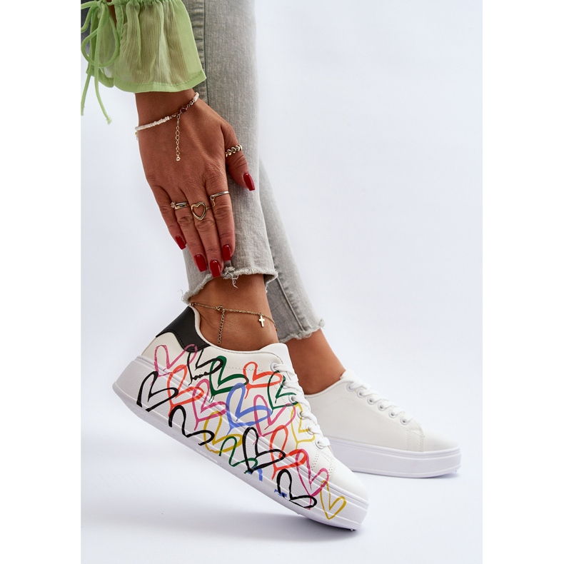 Tênis feminino com corações branco Claral 1