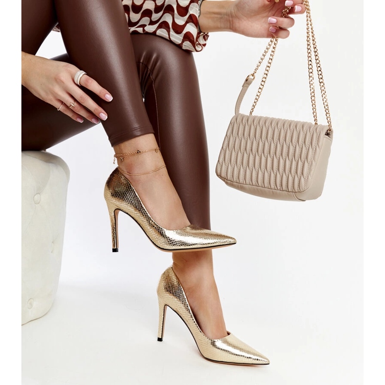 Sapatos de salto alto patenteados em ouro para vinhos dourado 1