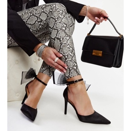 Salto alto preto com laço Ilaysa 1