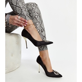 Salto alto preto com zircões Elife 1