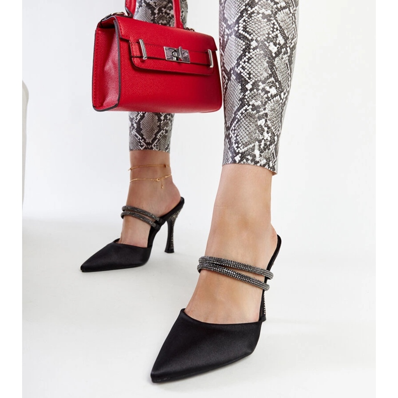 Chinelos pretos de salto alto Raffaelina 1