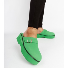 O entupimento verde desliza na plataforma Lang 2