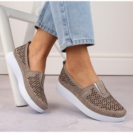 Sapatos femininos de couro com aberturas, bege T.Sokolski 0712 2