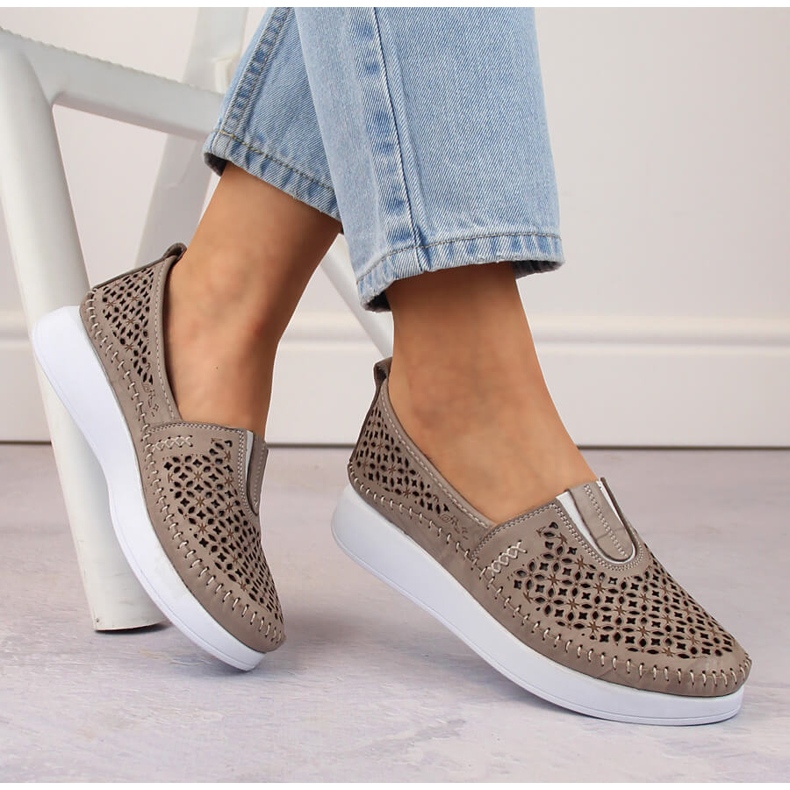 Sapatos femininos de couro com aberturas, bege T.Sokolski 0712 2