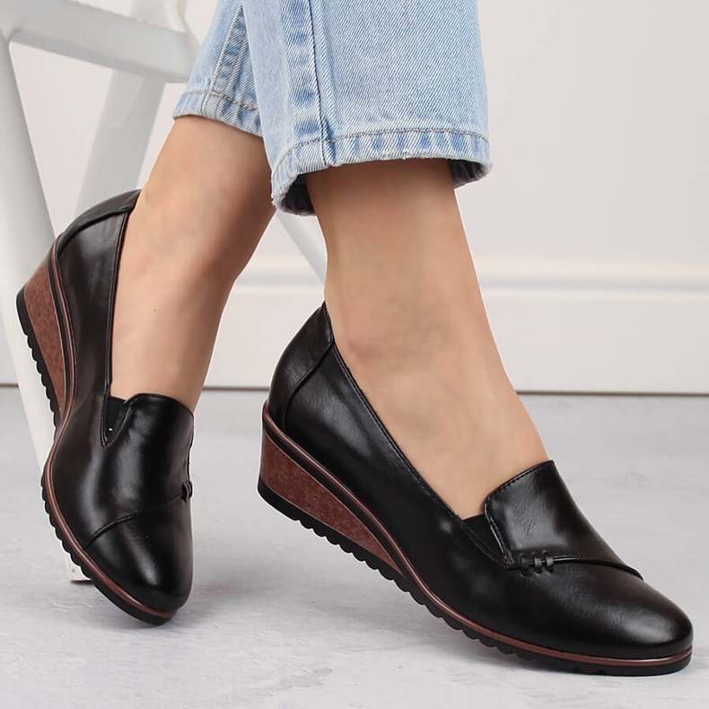 Sapatos femininos pretos de cunha Potocki SZ12345 1