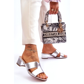 Joia Chinelos clássicos de couro com salto baixo, prateados prata 4