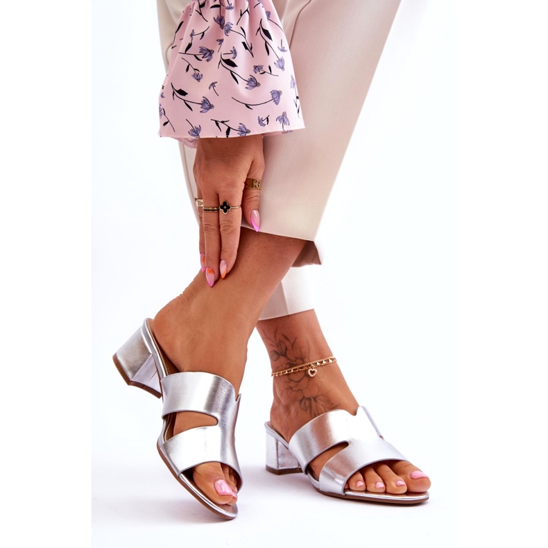 Joia Chinelos clássicos de couro com salto baixo, prateados prata 1