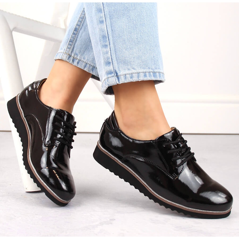 Sapatos femininos de couro envernizado preto Filippo 2