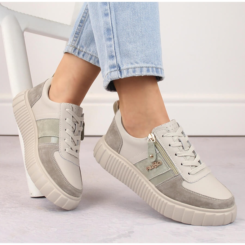 Sapatos femininos de couro bege na plataforma Filippo DP6121 1