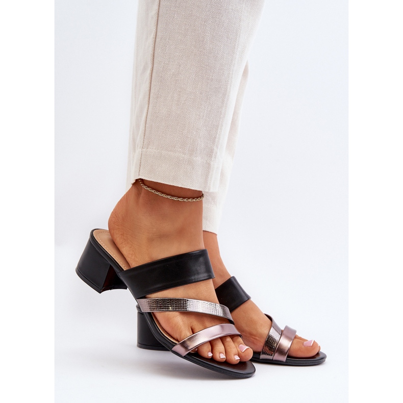 Chinelos femininos de salto baixo pretos Rosila 2