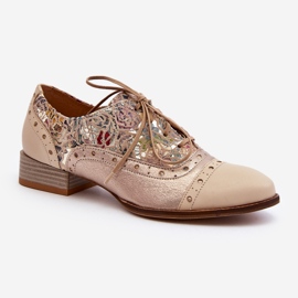 Sapatos femininos de couro com parte superior decorada Maciejka 06408-04 Bege 2 Sapatos femininos de couro com parte superior decorada Maciejka 06408-04 Bege 2