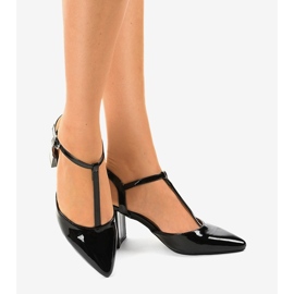 Bombas pretas na coluna D85-17 preto 1 Bombas pretas na coluna D85-17 preto 1