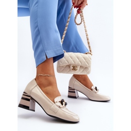 Vinceza Sapatos de couro envernizado com corrente, Bege Paliotte 1 Vinceza Sapatos de couro envernizado com corrente, Bege Paliotte 1