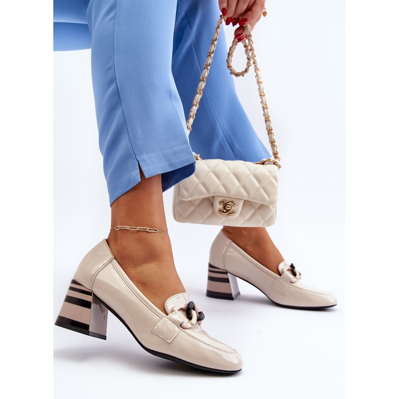 Vinceza Sapatos de couro envernizado com corrente, Bege Paliotte 1 Vinceza Sapatos de couro envernizado com corrente, Bege Paliotte 1