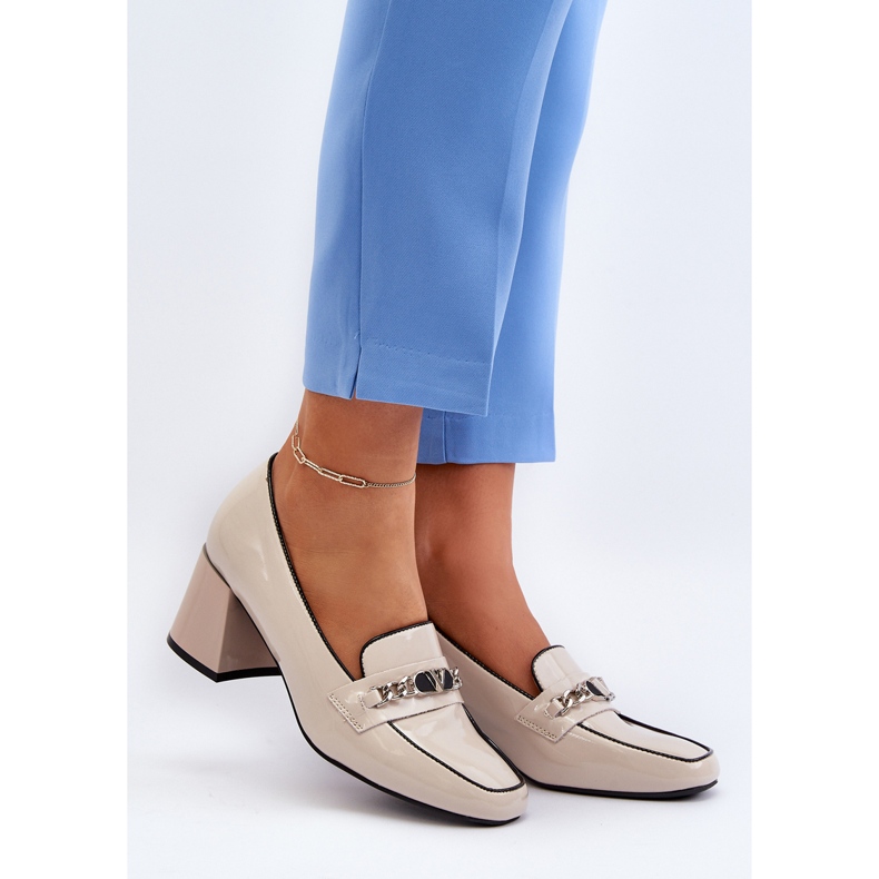 Vinceza Sapatos laqueados de salto baixo com decoração de sementes de papoula bege 1