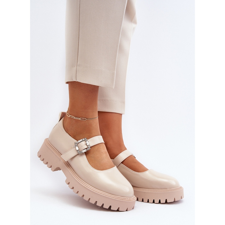 Sapatos femininos de couro envernizado com fivela decorativa, bege Lindnessa 2