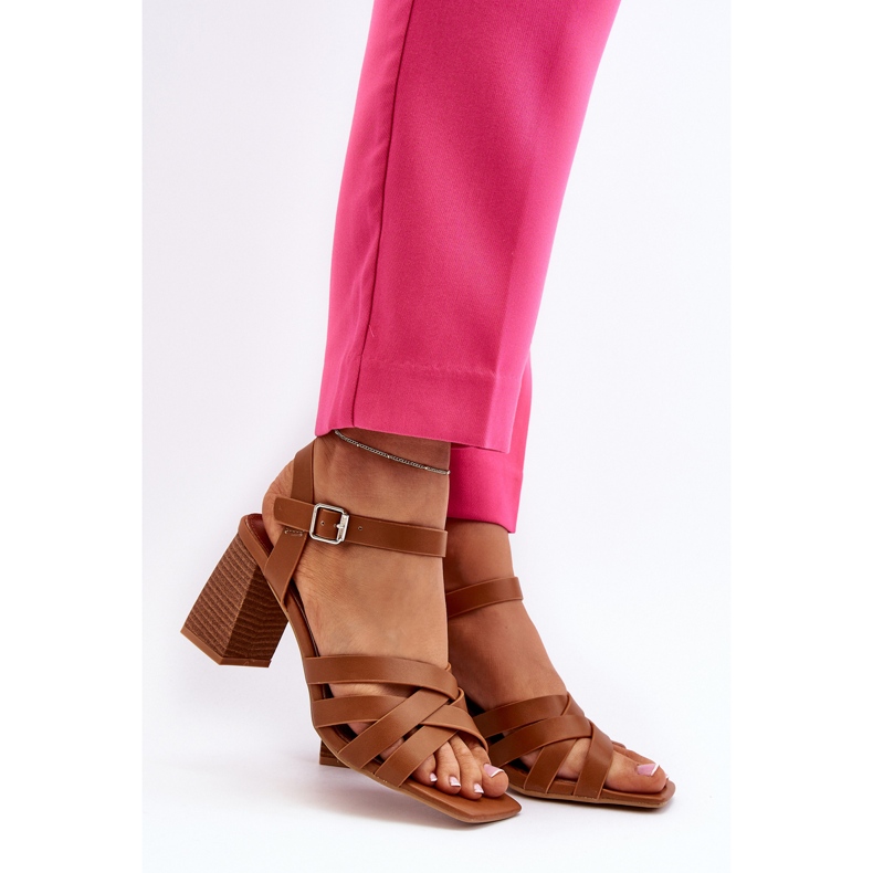 Sandálias femininas com salto alto camelo Opifiana marrom 2