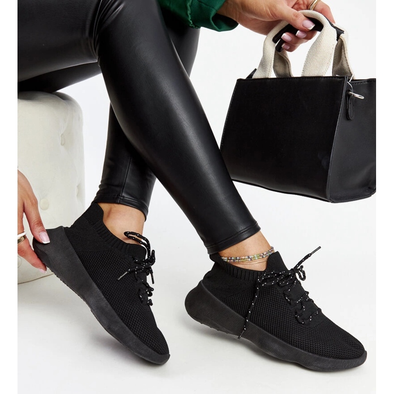 Tênis esportivos pretos Roshni 1