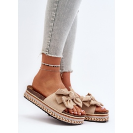 Chinelos femininos bege em plataforma com laço Evatria 2