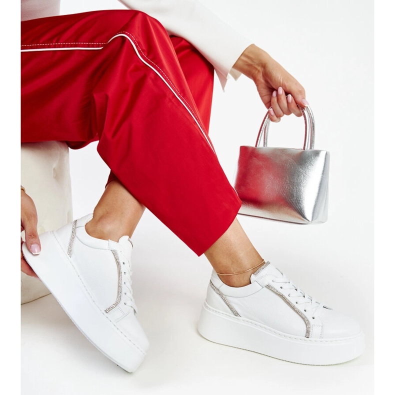 Tênis Karino de couro branco com strass 1