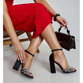 Sandália preta brilhante de salto alto da Zrinka preto 1