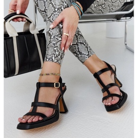 Sandálias pretas de salto alto feitas de couro ecológico Pirjo preto 1