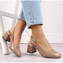 Vinceza W JAN271 sandálias bege de couro envernizado 1