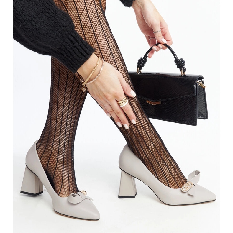 Sapatos de salto alto de couro cinza, Vinceza. 1