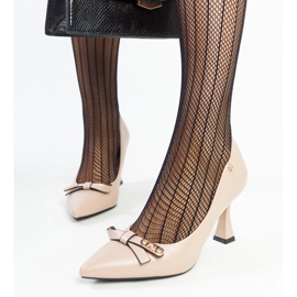 Sapatos de salto alto bege da Vinceza 1