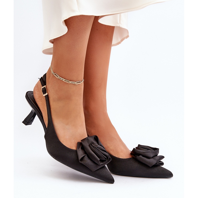 Salto alto Ozena preto com decoração 2