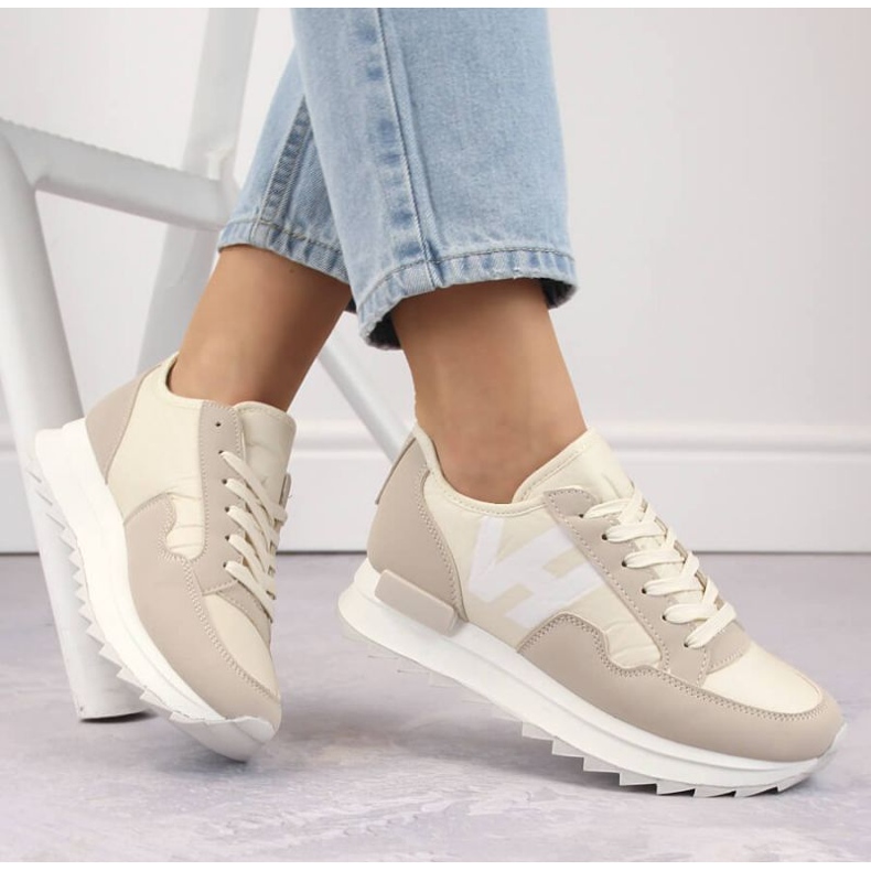 Calçado desportivo com plataforma bege Potocki WOL214 2