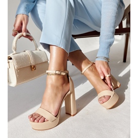 Sandálias bege de salto alto da Sille 2