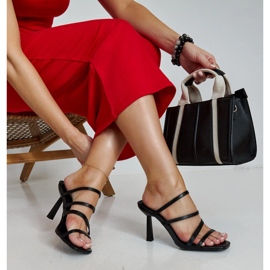 Chinelos de salto alto Semira pretos 1