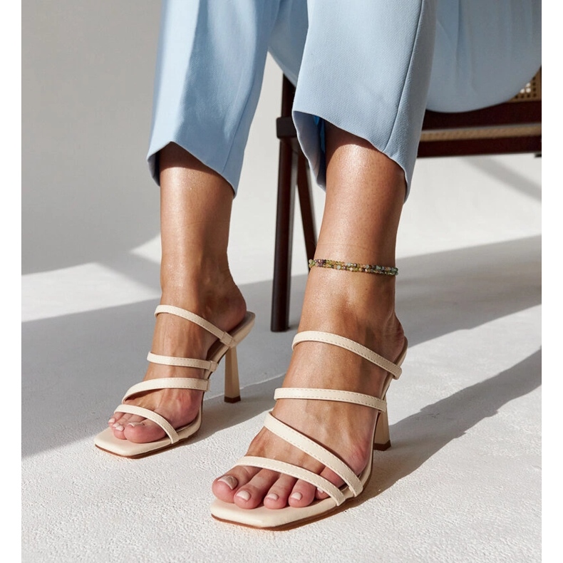 Chinelos de salto alto Semira bege claro 1