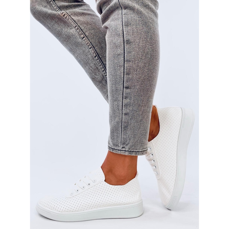 Hodges Tênis branco vazado 2