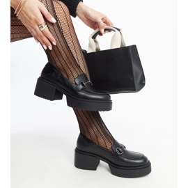 Sapatos pretos de couro ecológico com salto alto da Vinceza 1