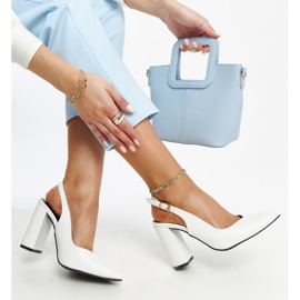 Sapatos de salto aberto brancos da Wechsler 1