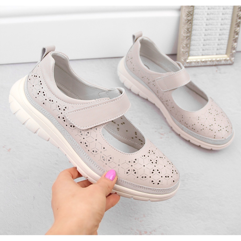 Sapatos femininos de couro perfurado com velcro, bege Filippo DP6073 1 Sapatos femininos de couro perfurado com velcro, bege Filippo DP6073 1