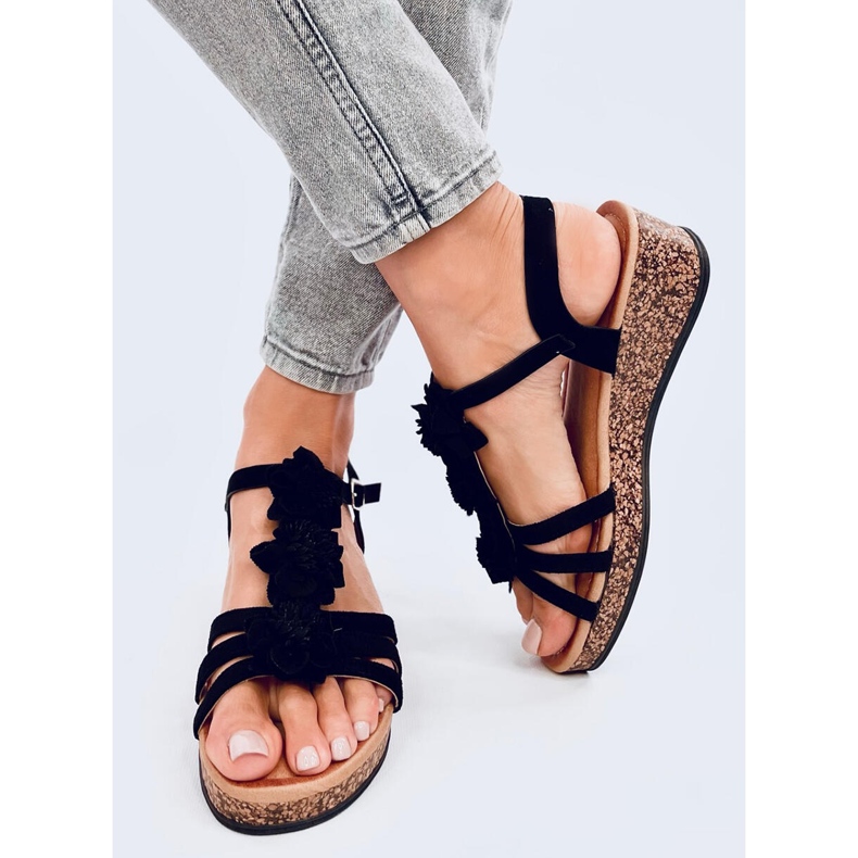 Fisken Sandálias de cunha com flores pretas preto 1 Fisken Sandálias de cunha com flores pretas preto 1