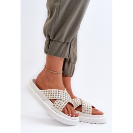 Chinelos femininos com plataforma decorada branco Niraela 2 Chinelos femininos com plataforma decorada branco Niraela 2