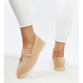 Mocassins bege com pingente de metal da Fiorano 1