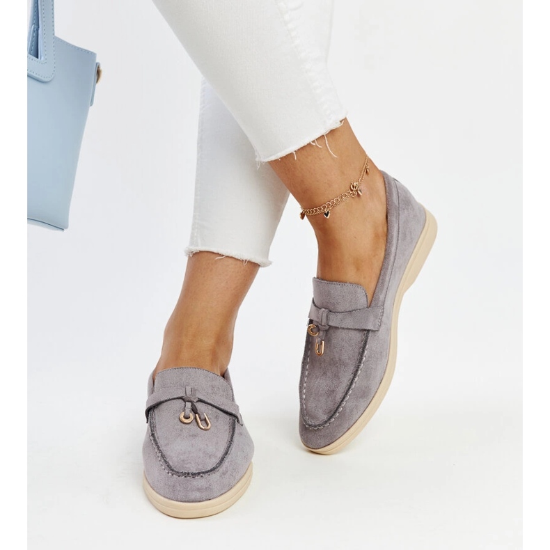 Mocassins cinza com pingente de metal da Fiorano 2