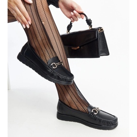 Mocassins pretos com fivela da Anisah 1
