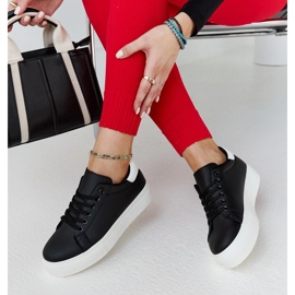 Tênis preto com sola grossa Ruta 1