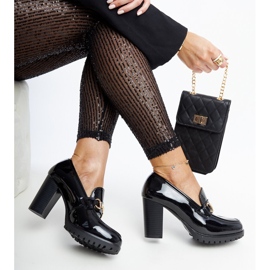 Sapatos pretos de salto envernizado Giacoma 1