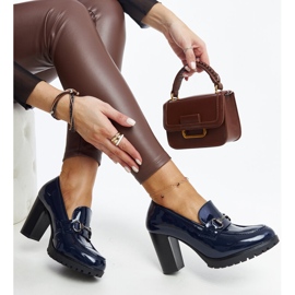 Sapatos de salto envernizado azul marinho da Giacoma 1