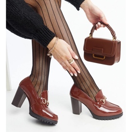 Sapatos de salto envernizado marrom por Giacoma castanho 1